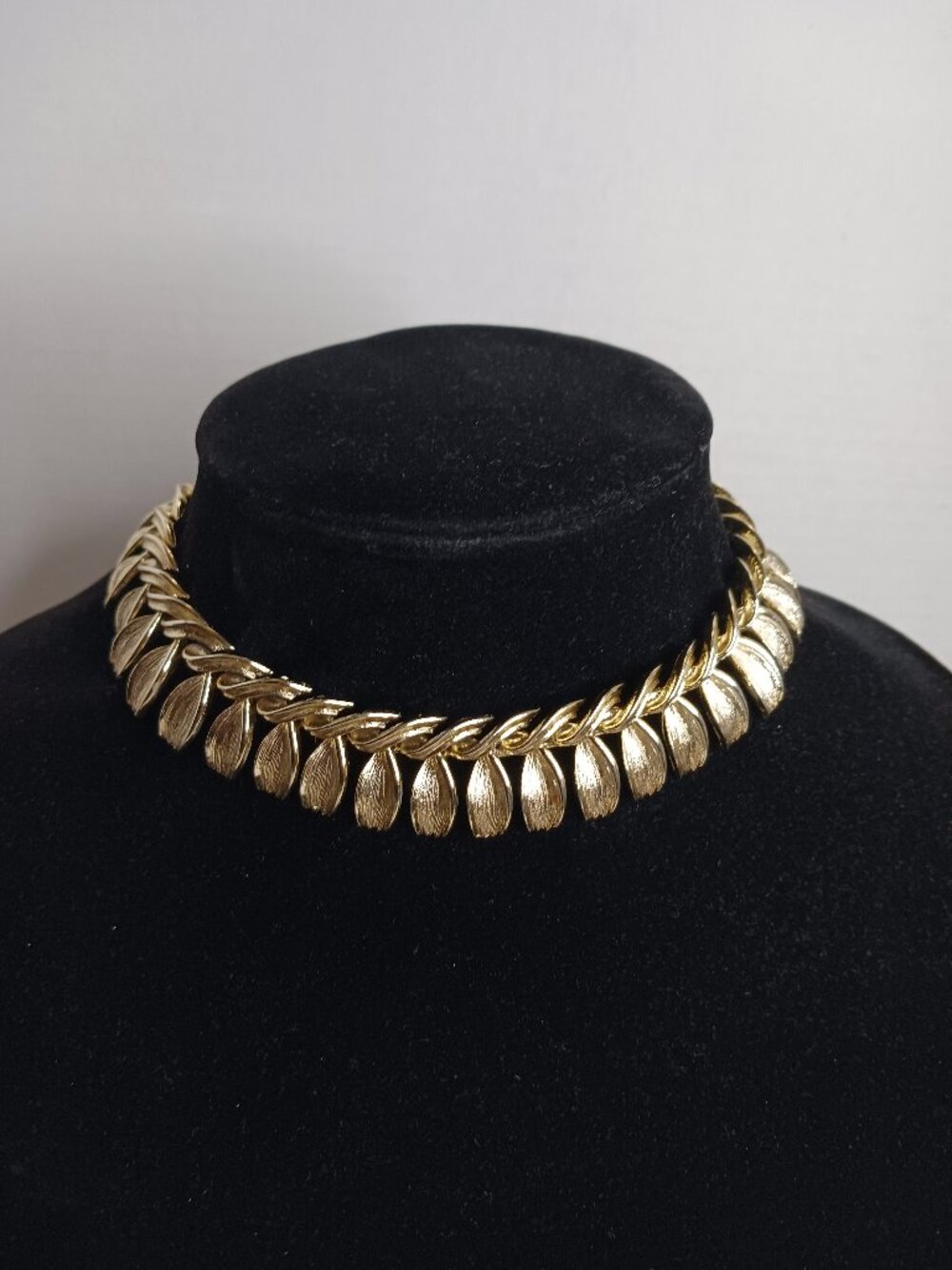 Vintage Tara Gold Tone Choker Y2K Style Necklace